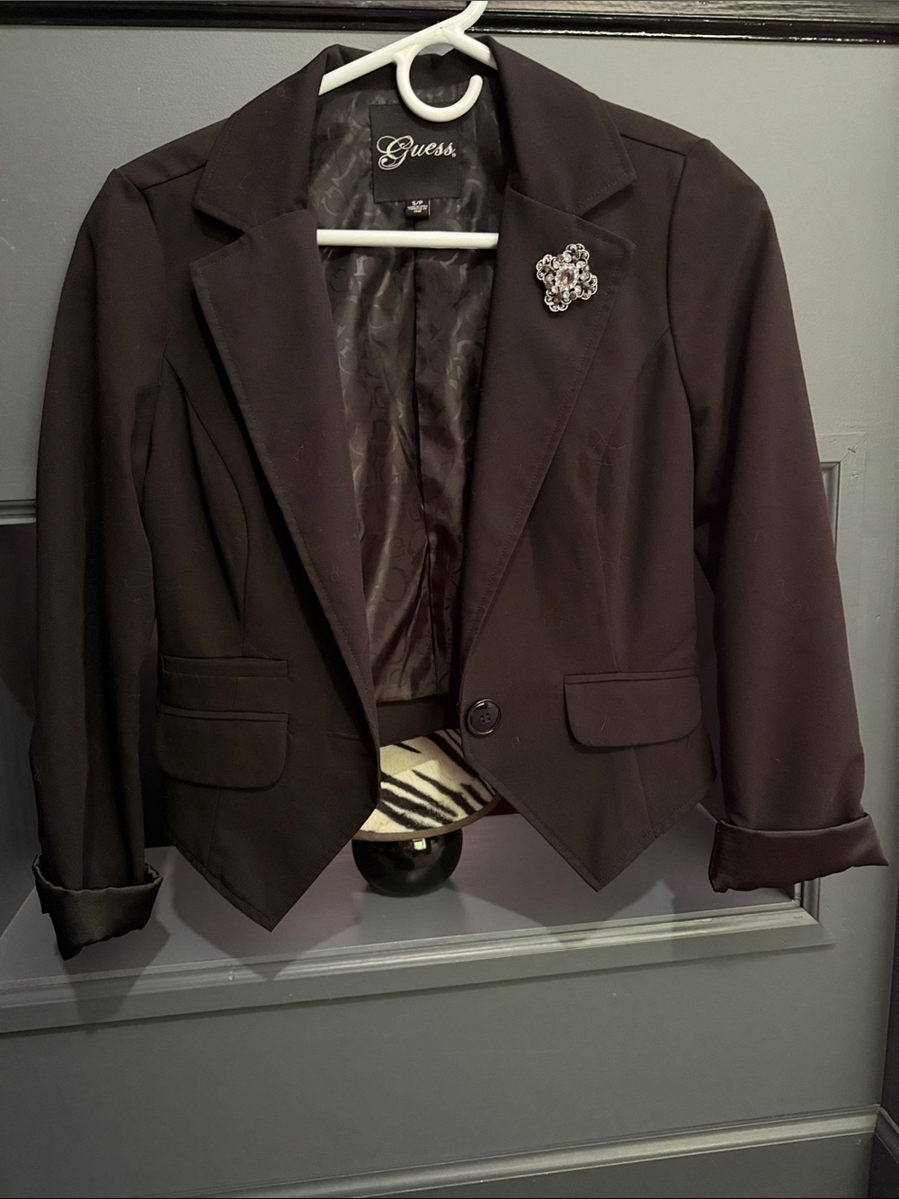 GUESS Black Cropped Single-Button Blazer with Brooch